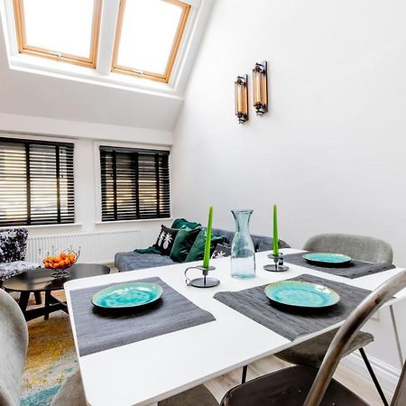 Modern 2 Bedroom Queen Street Apartment NWI Buitenkant foto