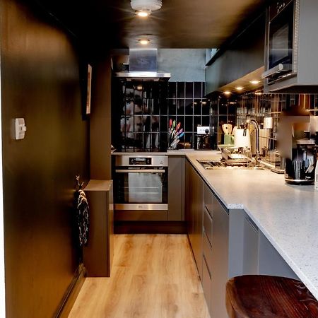 Modern 2 Bedroom Queen Street Apartment NWI Buitenkant foto