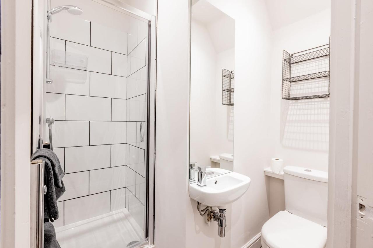 Modern 2 Bedroom Queen Street Apartment NWI Buitenkant foto