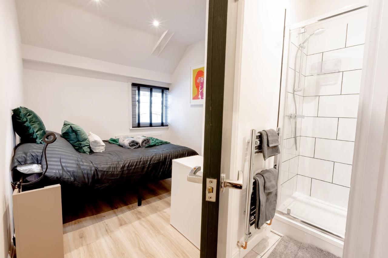 Modern 2 Bedroom Queen Street Apartment NWI Buitenkant foto