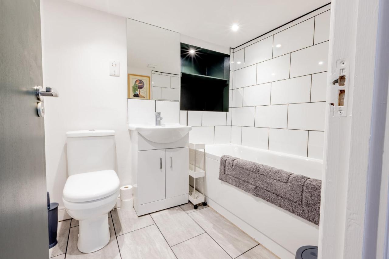 Modern 2 Bedroom Queen Street Apartment NWI Buitenkant foto
